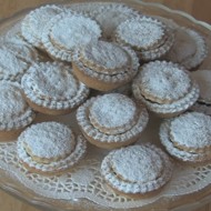 Рождественские корзиночки с джемом