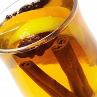 Рождественский глинтвейн с белым вином и апельсинами