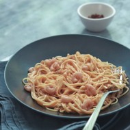 Розовая паста с креветками