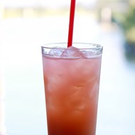 Розовый лимонад с чаем