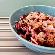 Розовый салат из квашеной капусты с луком и свеклой