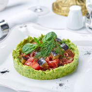 Розовые томаты с авокадо в BUONO