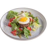 Рубленый бифштекс с яйцом