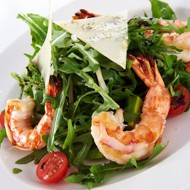 Рукола с тигровыми креветками