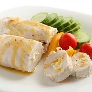 Рулет из индейки с творогом и перцем