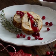 Рулет из индейки с каштаном и черносливом — Филето галопулас мэ кастана ке Дамаскина