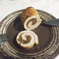 Рулет из свинины с пикантной начинкой