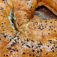 Рулет с творогом и шпинатом