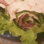 Рулет с ветчиной и сыром в лаваше