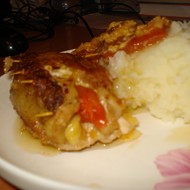 Рулеты из куриных бедер со сладким перцем и сыром