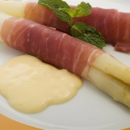 Рулеты из ветчины со спаржей и майонезом