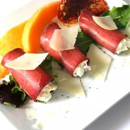 Рулетики из брезаолы с козьим сыром