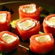 Рулетики из форели с огурцом и сливочным сыром