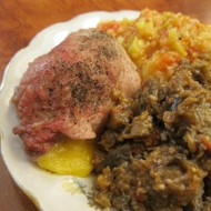 Рулетики из свинины с сыром, зеленью и персиками