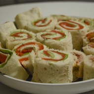 Рулетики с авокадо и красной рыбой