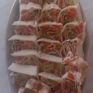 Рулетики с красной рыбой и авокадо