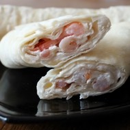 Рулетики с сливочным сыром и креветками