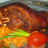 Рулька свиная, запеченая в духовке