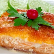 Рыба под рисом с луком