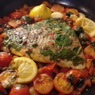 Рыба с чили, сладким перцем и помидорами черри