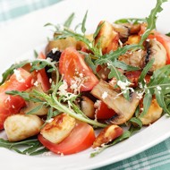 Салат «Цезарь» с курицей и шампиньонами