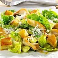Салат «Цезарь» с курицей и горчицей