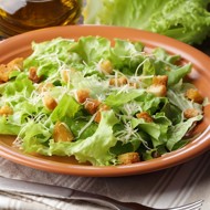 Салат «Цезарь» с сыром