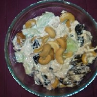 Салат «Черногуца» с курицей и черносливом