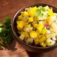 Салат из ананасов с чесноком