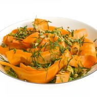 Салат из апельсина с зеленым горошком