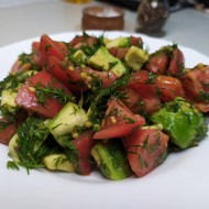 Салат из авокадо и помидоров