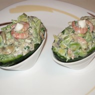 Салат из авокадо с креветками и шампиньонами