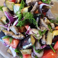 Салат из баклажанов и помидоров с говядиной