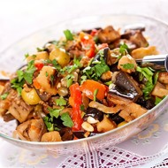 Салат из баклажанов с укропом и чесноком