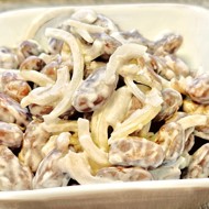 Салат из фасоли с луком