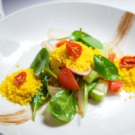 Салат из хрустящих овощей с сельдереем, кус-кусом и горчично- цитрусовой заправкой