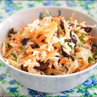 Салат из капусты с черносливом