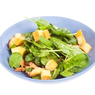 Салат из копченой курицы с ананасом и соусом хойсин