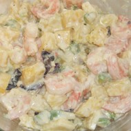 Салат из королевских креветок с ананасом и пармезаном