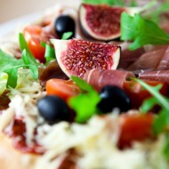 Салат из козьего сыра с инжиром