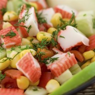 Салат из крабовых палочек, яблока и огурца