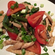 Салат из курицы, маринованной в имбире