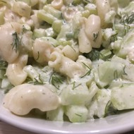 Салат из макарон с огурцом и сельдереем