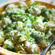 Салат из молодой картошки с укропной заправкой