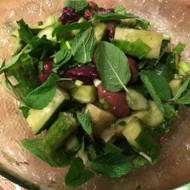 Салат из огурцов в средиземноморском стиле