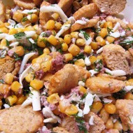 Салат из печени трески с гренками