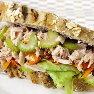 Салат из сельдерея с анчоусами