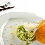 Салат из сельдерея с грецкими орехами и горчичным соусом