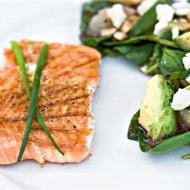 Салат из шпината с грушей и авокадо