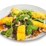 Салат из шпината с рыбой и облепиховым соусом